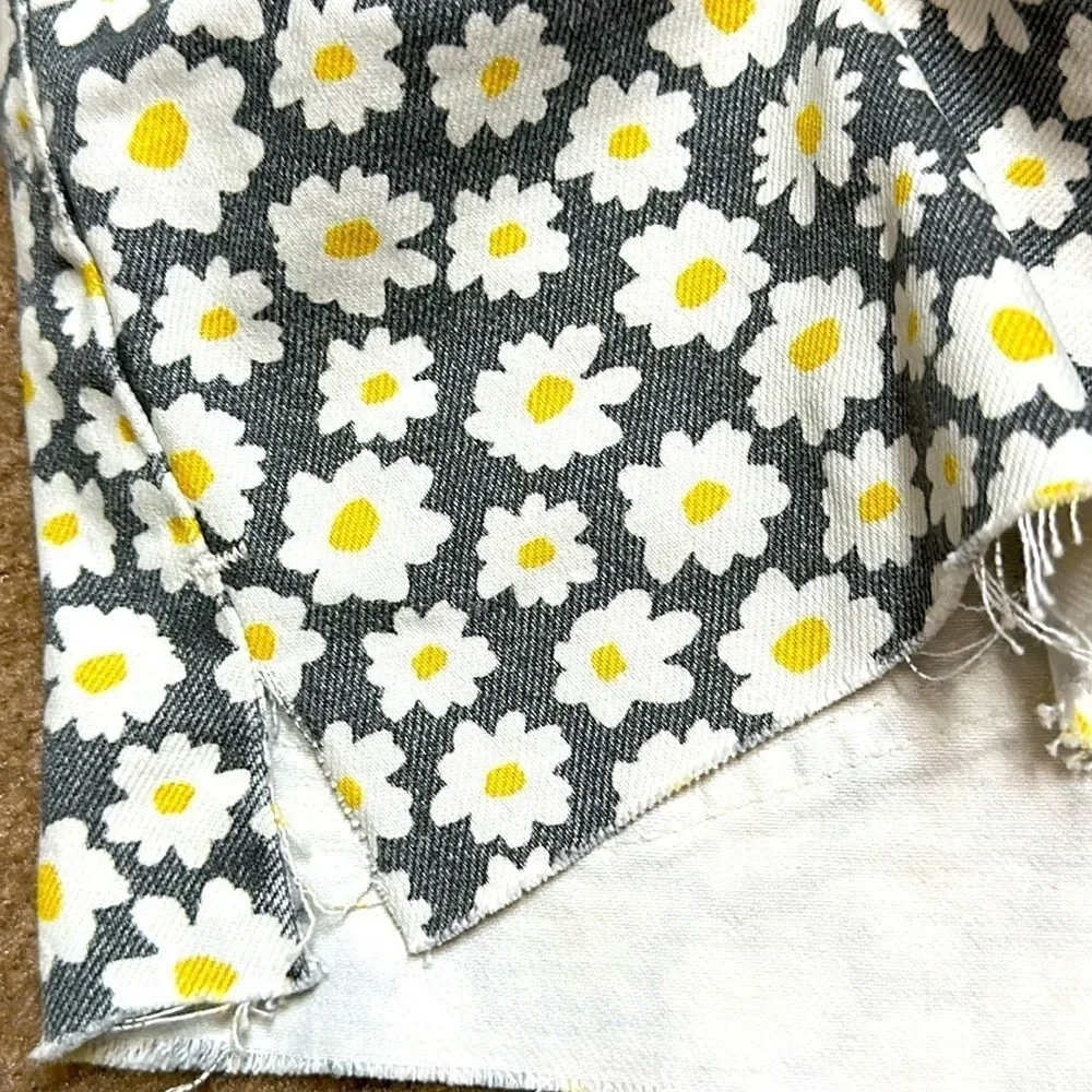 Zara High Rise Daisy Denim Shorts Button Fly Size 0 Cottagecore Coastal Resort